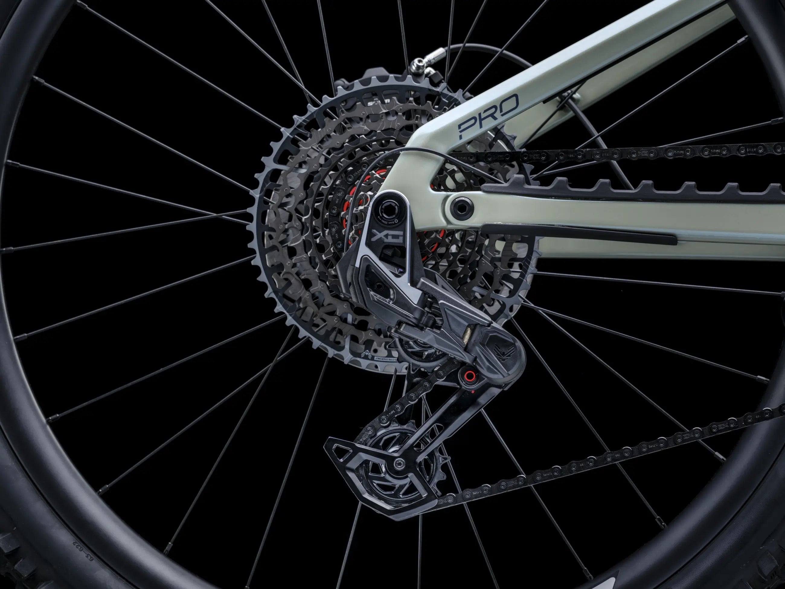 CRUSSIS e-Full 12.11-PRO (800 Wh)