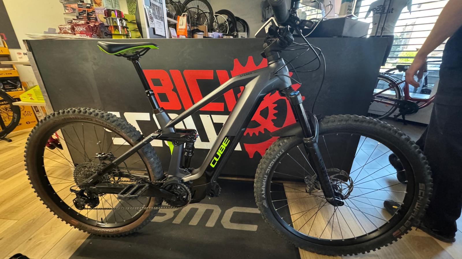 USATO Cube Stereo Hybrid E-bike